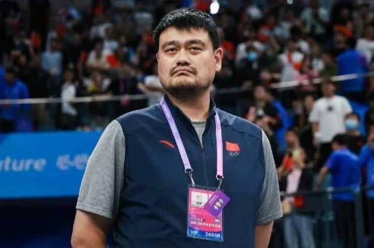 主演玛丽昂·歌迪亚身穿一袭印花裙飘逸走来，大展民族风路线，独自撑场的她在红毯上略显落寞，全程不时的向观众们挥手 安吉丽娜·朱莉主演！