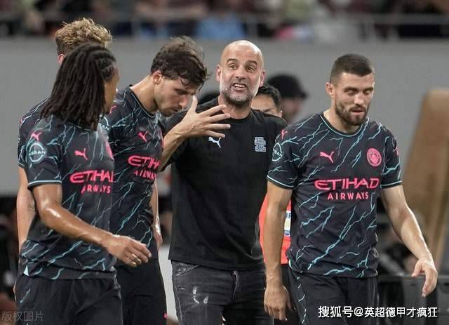 ：电影中的摄影师有句台词说“摄影是探究现实的脆弱本质”，这句话是否也能代表您对电影艺术本质的看法？
