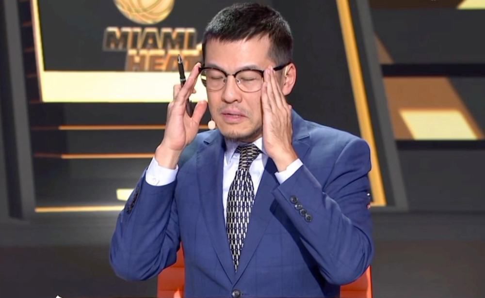 墙外，是一座每天都会变化的致命巨型迷宫，里面潜伏着可怕的怪物。