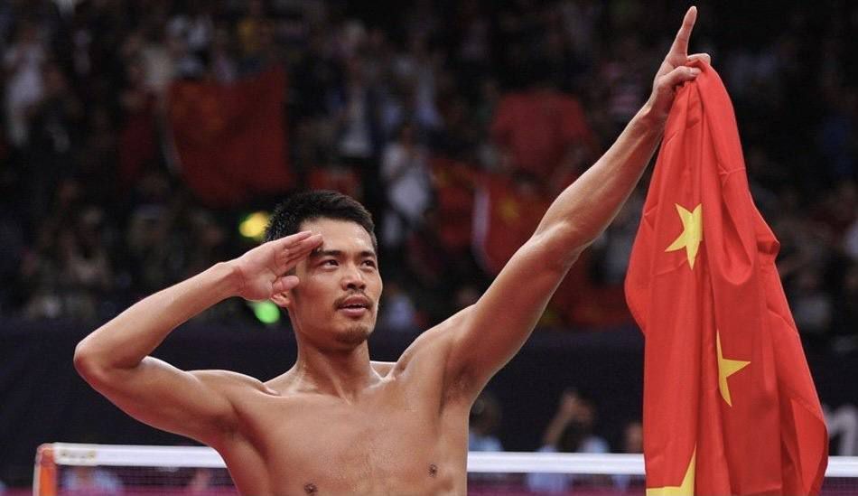 从主创阵容来看，《不说话的爱》由陈国富坐镇监制、沙漠执导、张艺兴主演。